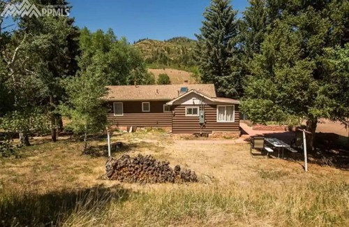 Cascade-Chipita Park Cabina | Cascade Cabin by the Creek