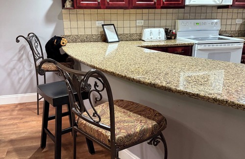 Gatlinburg Condominio | Cascading Creek / Gatehouse Condos / 2BR / 1st Floor / No Steps