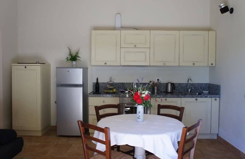 Castel di Mezzo Apartamento | CASO SAN BARTOLO: con piscina junto al mar. En el hermoso parque natural de san bartolo.
