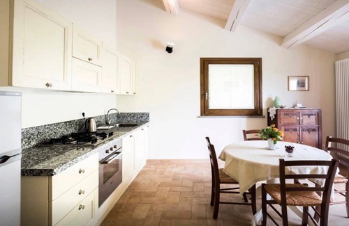 Castel di Mezzo Apartamento | CASO SAN BARTOLO: con piscina junto al mar. En el hermoso parque natural de san bartolo.