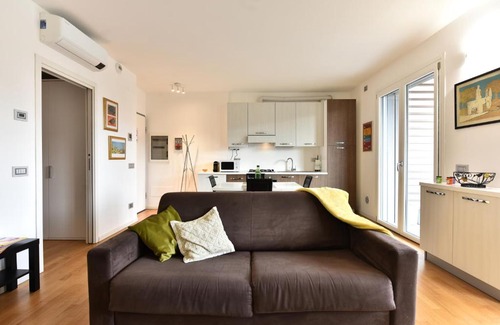 Cernusco sul Naviglio Apartamento | CaseOspitali - Casa Kikka, elegante appartamento con balcone in nuovo condominio per 4