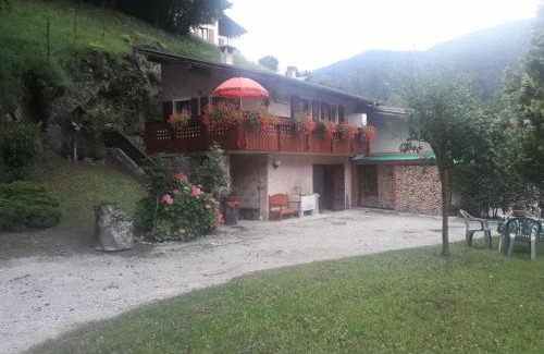 Bondo Casa | CASETTA INDIPENDENTE NEL VERDE PER 2/3 PERSONE