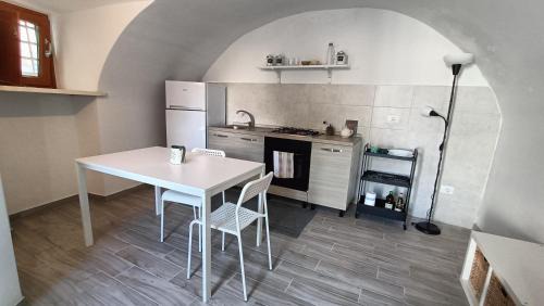 Roio Piano Casa | Casetta Tipica in Borgo, indipendente, ristrutturata