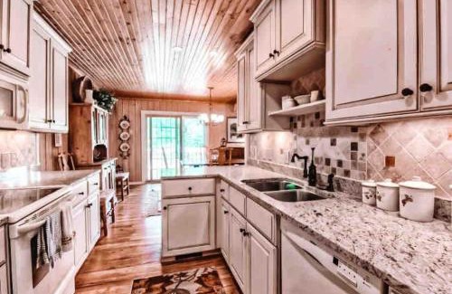 Cashiers Casa | Cashiers Cedar Creek Club Cabin
