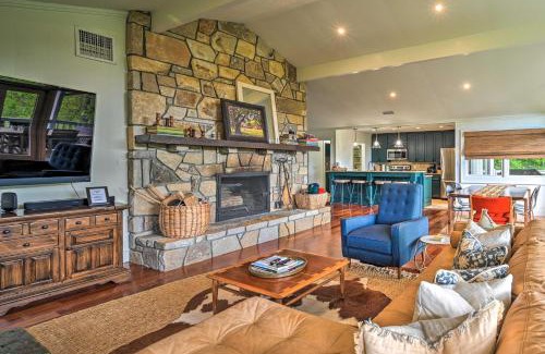 Cashiers Casa | Cashiers Retreat with Fireplace and Mtn Views!