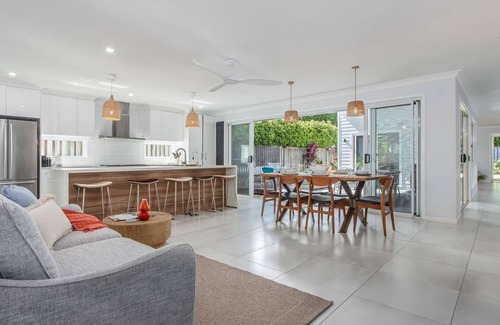 Casuarina Casa | Casienda - Single level beachside holiday home