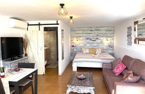 Vinuela Cama Y Desayuno | Casira, casitas en kamers, Viñuela, Andalucía