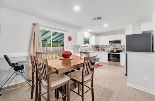 Northwest Crossing Casa | Casita Alegría~3BD/2BA~15MinToSeaWorld~PetsWelcome