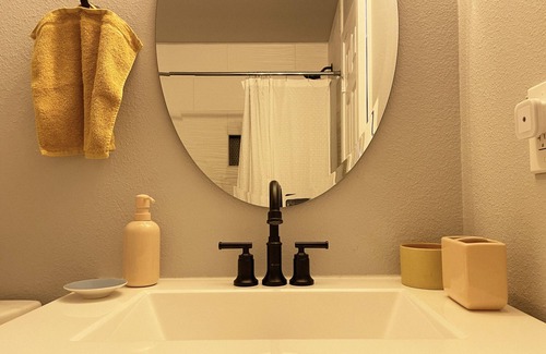 North San Antonio - SAT Casa | Casita at Casa Rambler (Pet-friendly guest house!)