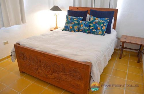 Las Conchas Casa | Casita Blanca by FMI Rentals