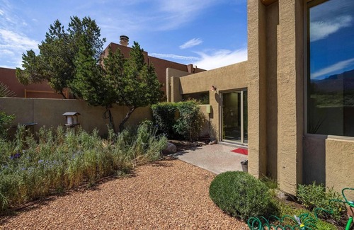Sandia Heights South Casa | Casita de Montano 2 Bdrm Foothills Charmer with Incredible Sandia Mtn Views