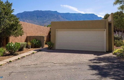 Sandia Heights South Casa | Casita de Montano 2 Bdrm Foothills Charmer with Incredible Sandia Mtn Views