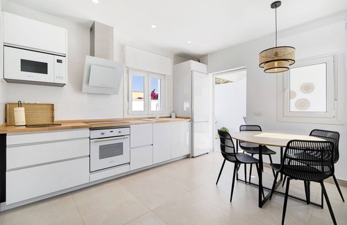 Chiclana de la Frontera Casa | Casita Meraki 3 con piscina interior climatizada, jardín, terraza y Wi-Fi