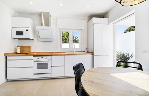 Chiclana de la Frontera Casa | Casita Meraki 3 con piscina interior climatizada, jardín, terraza y Wi-Fi
