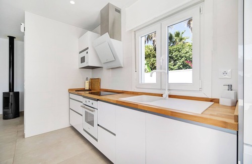 Chiclana de la Frontera Casa | Casita Meraki 3 con piscina interior climatizada, jardín, terraza y Wi-Fi