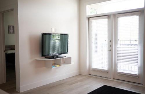 McNeil Apartamento | Casita Longhorn Near Q2, Domain - Pool Access