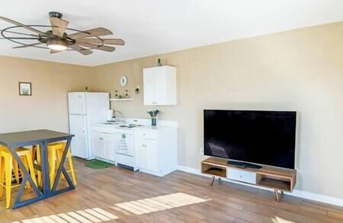 Surprise Casa | Casita on the Ranch with Pool and hot tub!