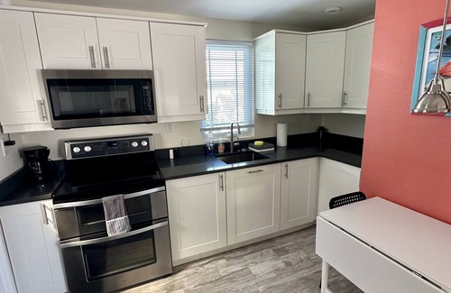 Old Southeast Apartamento | Casita steps from beautiful Tampa bay, relaxing pool, kayaks, bikes, beach gear
