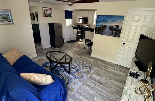 Old Southeast Apartamento | Casita steps from beautiful Tampa bay, relaxing pool, kayaks, bikes, beach gear