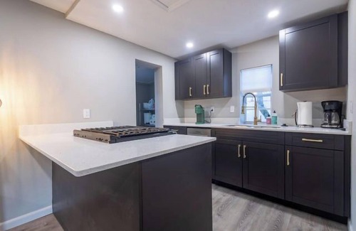 Clearwater Cabaña | Casita Verde, Secluded Cottage 2 houses from Pinellas Trail and 3 Blocks to Gulf