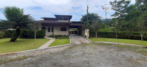 Horto Casa | Caso em condomínio com lago, serra, campo e mar