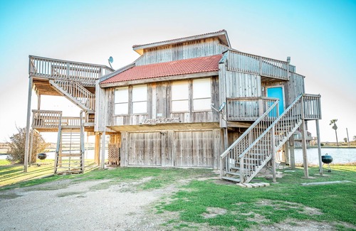 Matagorda Condominio | Cassie's Cove is a perfect multi family getaway