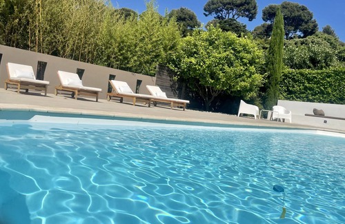 Cassis Villa | CASSIS, villa de arquitecto con aire acondicionado, a 700 m de la playa, piscina, jardín