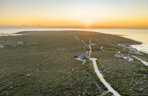 Gansbaai Villa | Cast Away at Romansbaai - Salted Fynbos Staying