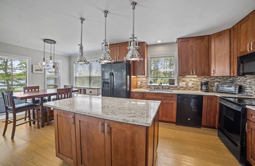 Oriental Casa | Cast Away Waterfront Getaway with Dock