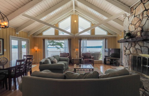 Terrell Casa | Castaway to Lake Norman! Open water views!