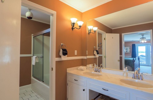 Terrell Casa | Castaway to Lake Norman! Open water views!