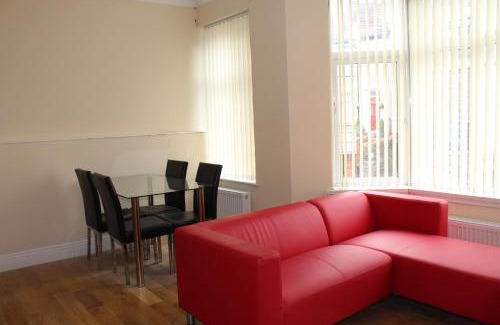 Caerphilly Casa | Castell Cottages Central with Parking
