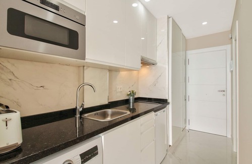 Carihuela Apartamento | Castillo Santa Clara Primera línea playa Carihuela. Wifi. TV satélite. Sur-Oeste
