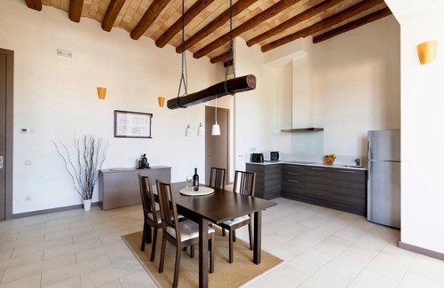 La Torre de Claramunt Apartamento | Apartamento Castillo para dos con terraza privada