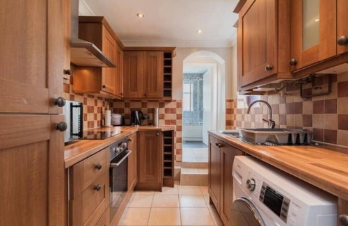 Rayleigh Cabaña | ⭐ Castle Cottage Rayleigh: 3 Bedroom House Self Catering ⭐