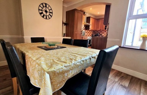 Rayleigh Cabaña | ⭐ Castle Cottage Rayleigh: 3 Bedroom House Self Catering ⭐