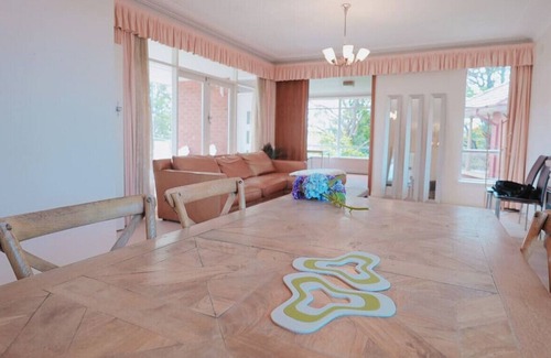 Castle Cove Casa | Castle Cove · Cove Pearl 4 Bedroom Family Stays