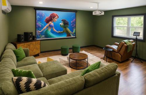 Whispering Oaks Casa | Castle Hills Escape 4BR with Pool n Game Room