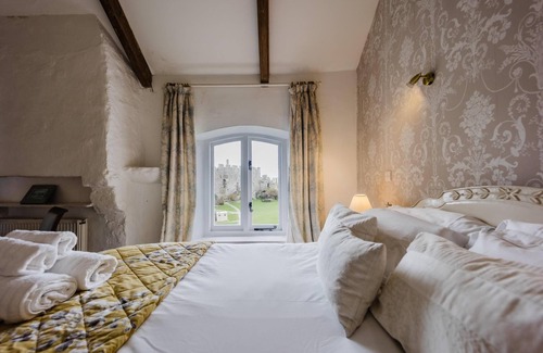 Manorbier Otro | Castle House - 5 Bedroom Manorbier Castle House