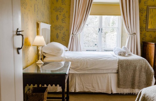 Manorbier Otro | Castle House - 5 Bedroom Manorbier Castle House