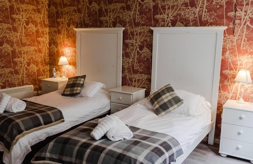 Manorbier Otro | Castle House - 5 Bedroom Manorbier Castle House