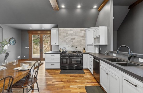 Rapid City Casa | Castle in the Sky- Overlooking Rapid City