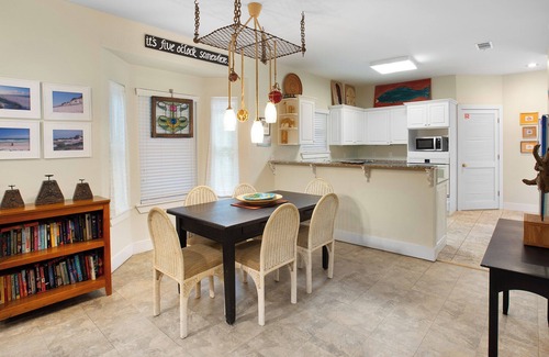 Grayton Beach Casa | Castle of Dreams - Grayton Beach, 30A, Se aceptan mascotas, Bike to Seaside!