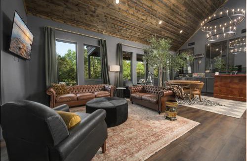 Pickens Casa | Castle on Royal Creek