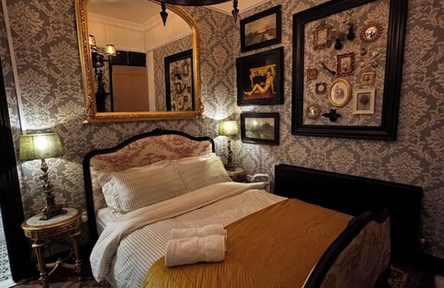 Phibsborough Cabina | Castle Room @ The Royal Lodge Dublin
