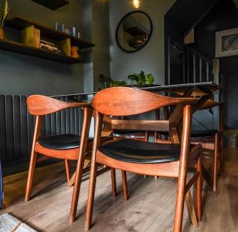 Kenilworth Apartamento | Castle Townhouse Kenilworth - Private Parking - 24 Hr Gym Access - Town Centre