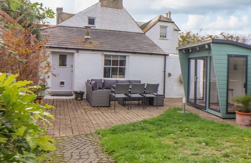 Marazion Cabaña | CASTLE VIEW, pet friendly, country holiday cottage in Marazion