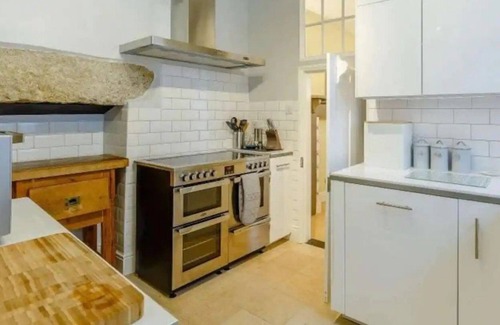 Marazion Casa | Castle View - Stunning 6 bedroom Coastal Townhouse