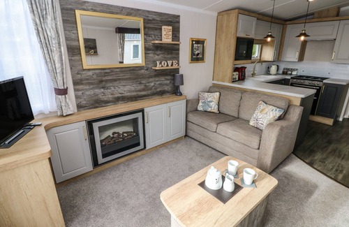 Pendine Cabaña | CASTLEVIEW 22, pet friendly, character holiday cottage in Pendine