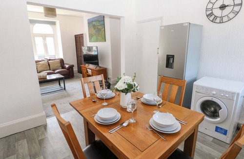 Mumbles Cabaña | CASTLEVIEW COASTAL COMFORT, pet friendly in Mumbles